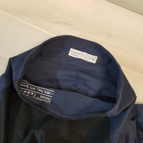 {S} Outdoor Voice Two Tone Warm Up Crop Leggings - Picture 9 of 11